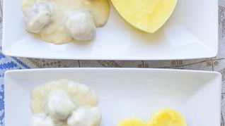 Фрикадельки в сливочном соусе с вином