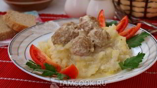 Фрикадельки в сметанном соусе