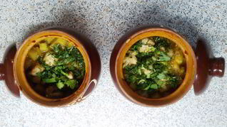 Куриные фрикадельки с овощами в горшочке
