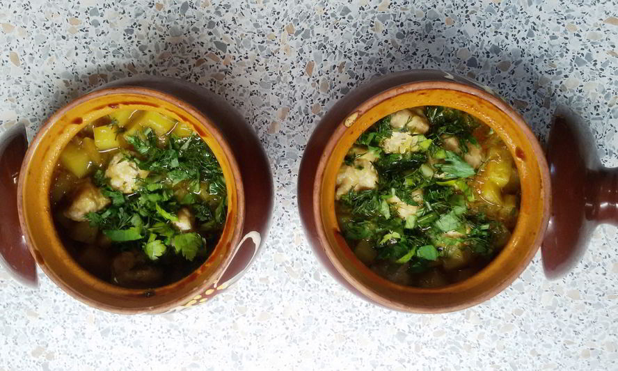 Рецепт куриные фрикадельки с овощами в горшочке