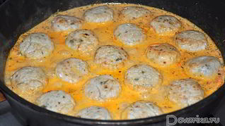 Куриные фрикадельки в томатно-сметанном соусе