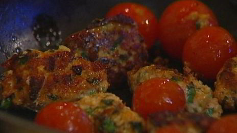 макароны с фрикадельками и моцареллой