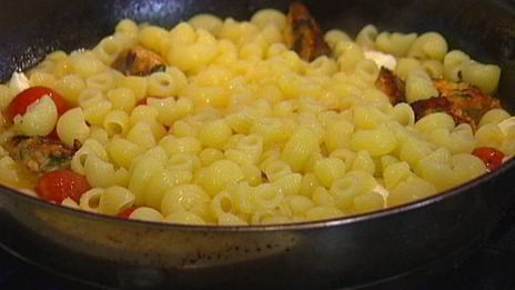 макароны с фрикадельками и моцареллой