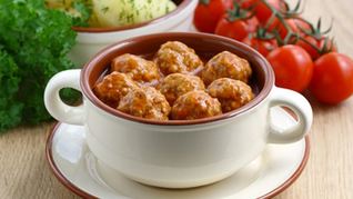 Мясные фрикадельки в томатном соусе