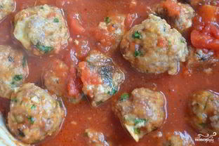 Мясные шарики с моцареллой в томатном соусе