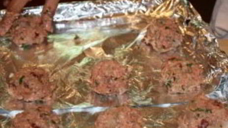 паста с фрикадельками в томатном соусе