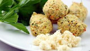 Рыбные фрикадельки с рисом на пару