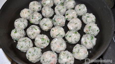 рыбные фрикадельки в сливочно-томатном соусе