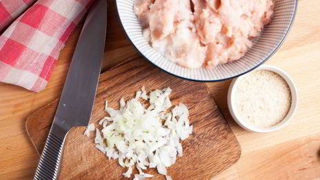 рыбные фрикадельки в сметанном соусе