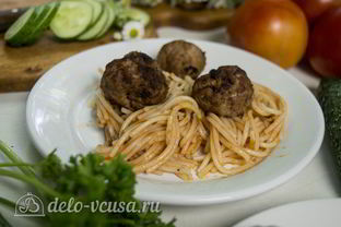 Спагетти с фрикадельками в соусе
