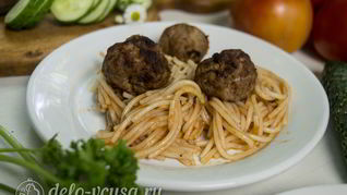 Спагетти с фрикадельками в соусе
