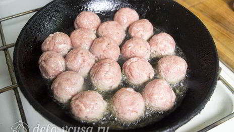 спагетти с фрикадельками в соусе