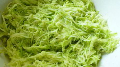 спаржевая фасоль с фрикадельками в пикантном соусе