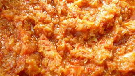 спаржевая фасоль с фрикадельками в пикантном соусе