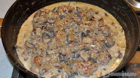 тушеные фрикадельки в грибном соусе