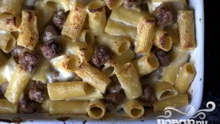 Запеченные ригатони с фрикадельками