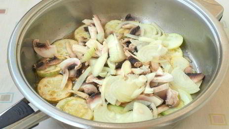 гарнир из картофеля с кабачками и шампиньонами