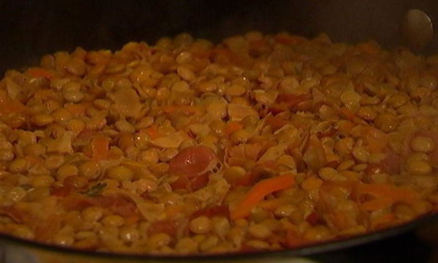 Рецепт чечевица с грибами, ветчиной и куриными сосисками