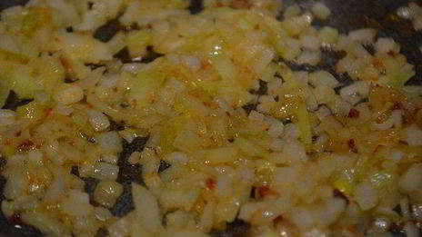 черный рис с овощами и креветками