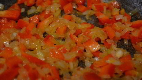 черный рис с овощами и креветками