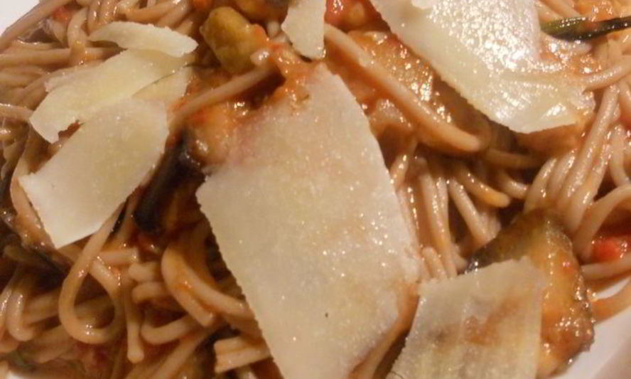 Рецепт гречневая лапша с баклажанами, томатами и красным вином