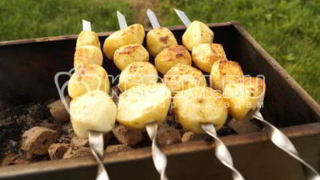 картофель на шампурах