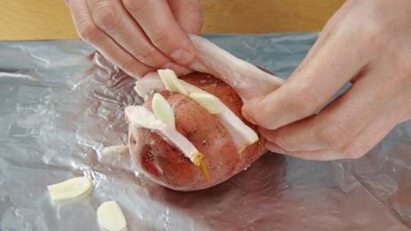 картофель с беконом в фольге