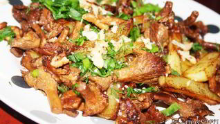 Картофель с лисичками и грецким орехом Осенние мотивы