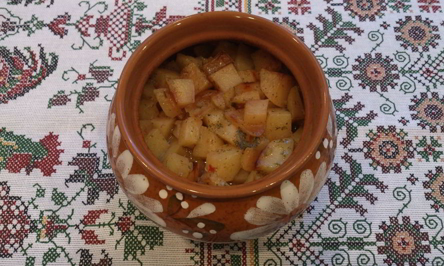 Рецепт картофель с мясом в горшочках