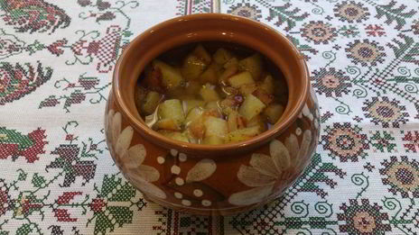 картофель с мясом в горшочках
