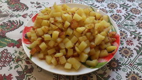 картофель с мясом в горшочках