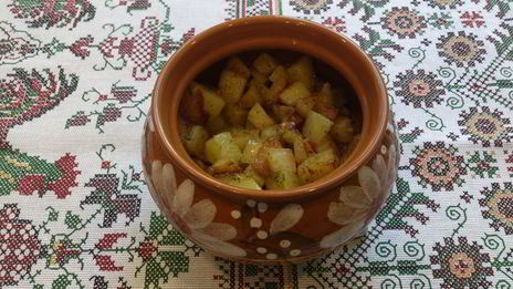 картофель с мясом в горшочках