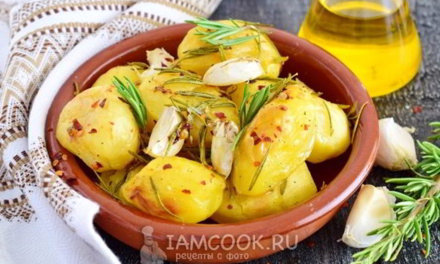 Рецепт картофель с розмарином и чесноком в духовке