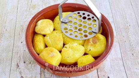 картофель с розмарином и чесноком в духовке