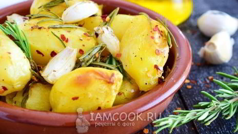 картофель с розмарином и чесноком в духовке