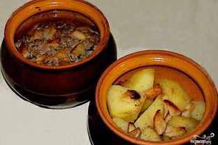 Картофель с салом в горшочке