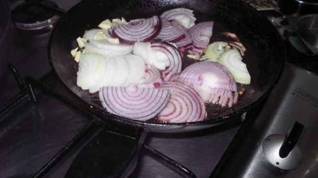 картофель жареный с сосисками