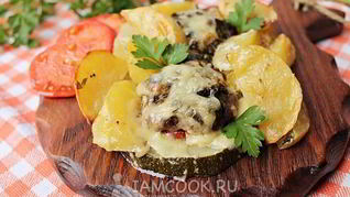 Картошка с фаршем и кабачками в духовке
