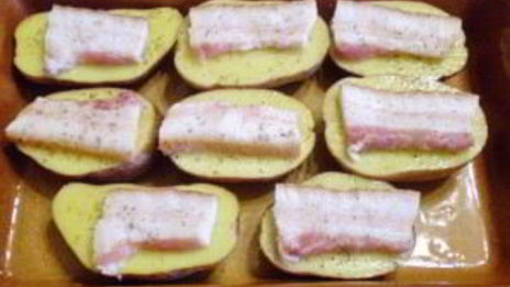 картошка с салом в духовке кораблики