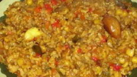 коричневый рис с овощами