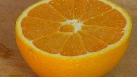 красный рис с соусом из тунца и апельсина