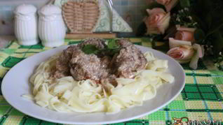 Лапша с мясными фрикадельками в молочном соусе