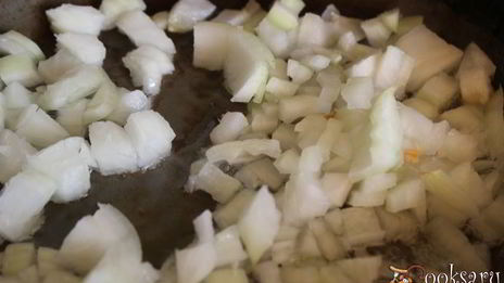 лапша с мясными фрикадельками в молочном соусе