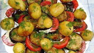 Молодой картофель с овощами