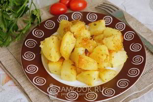 Обжаренный картофель с чесноком
