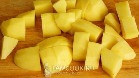 обжаренный картофель с чесноком