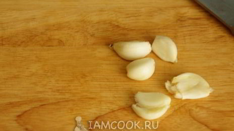 обжаренный картофель с чесноком