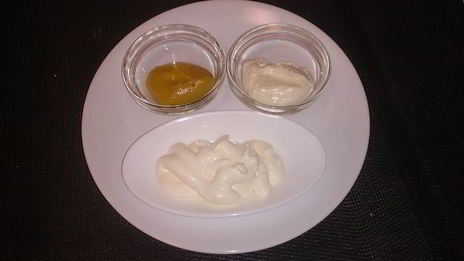 печеный картофель с беконом, зеленым луком и чесноком