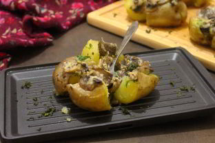 Печеный картофель с грибной начинкой