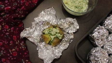 печеный картофель с грибной начинкой